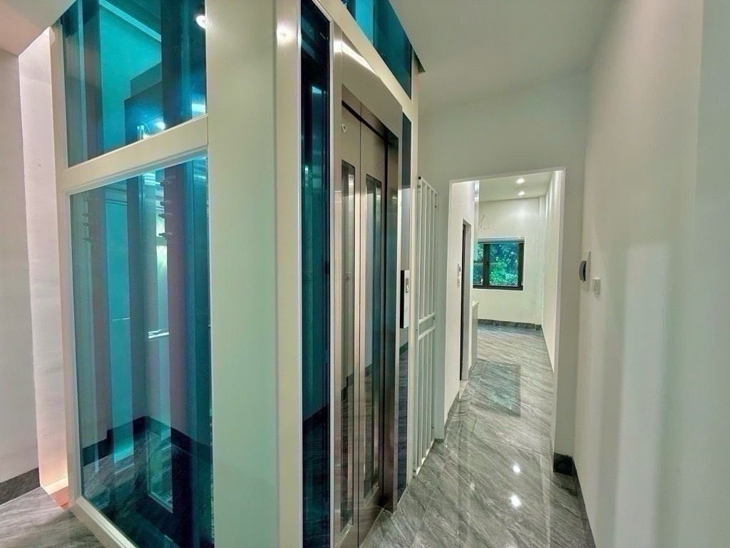 Bán nhà Đường Láng - diện tích 43m2 5 tầng - ô tô đỗ cửa - giá 15,5 tỷ