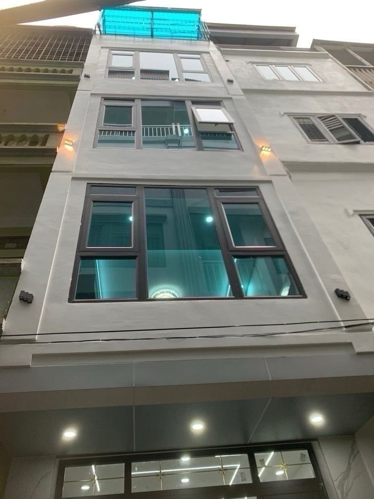 Bán nhà Đường Láng - diện tích 43m2 5 tầng - ô tô đỗ cửa - giá 15,5 tỷ
