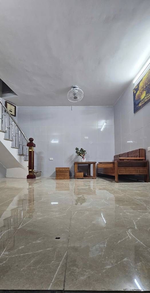 Bán nhà Chợ Khâm Thiên - diện tích 20m2 5 tầng - Nhà đẹp ở luôn, ngõ thông ra hồ - giá 5,35 tỷ