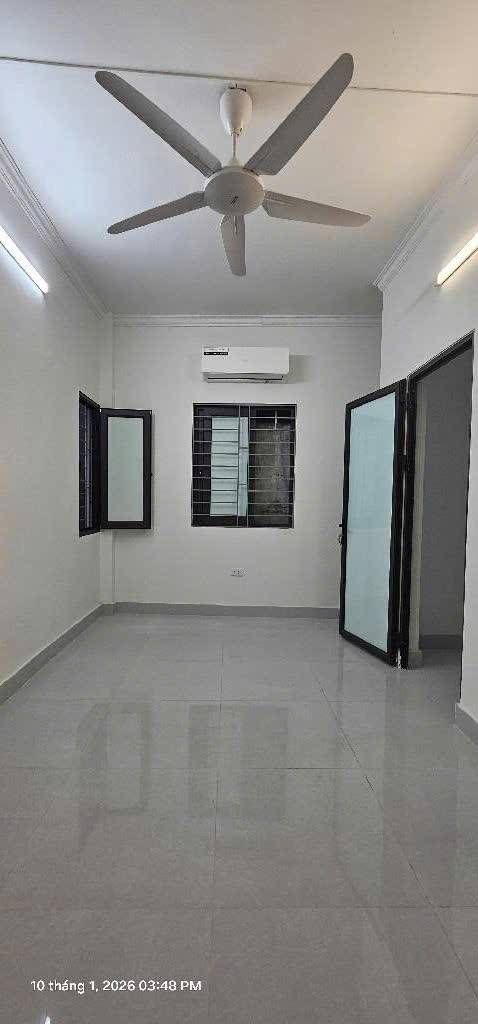 Bán nhà Chợ Khâm Thiên - diện tích 20m2 5 tầng - Nhà đẹp ở luôn, ngõ thông ra hồ - giá 5,35 tỷ