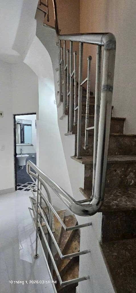 Bán nhà Chợ Khâm Thiên - diện tích 20m2 5 tầng - Nhà đẹp ở luôn, ngõ thông ra hồ - giá 5,35 tỷ