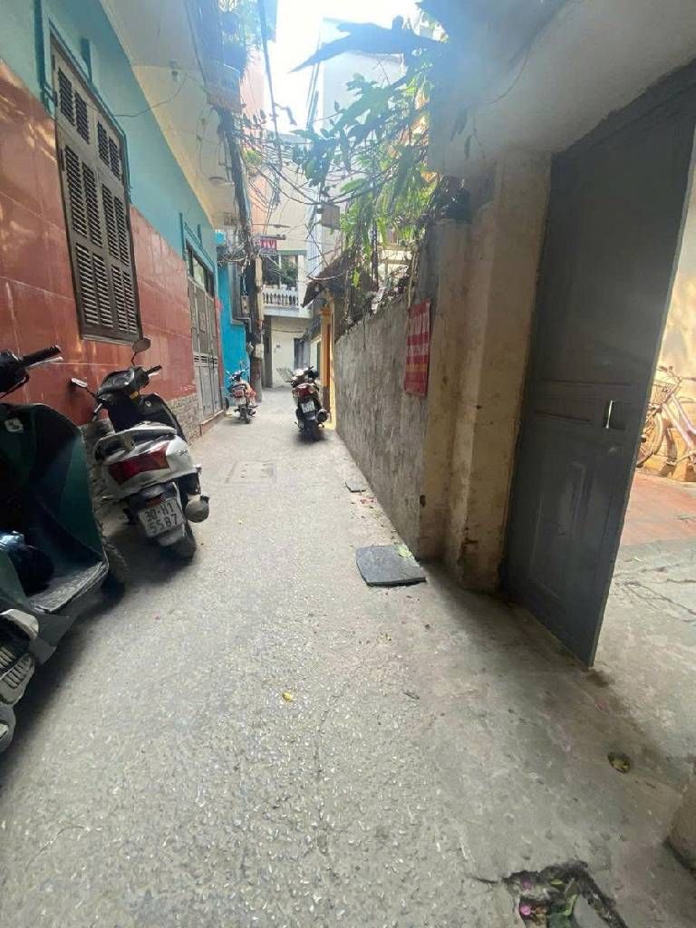 Bán nhà Chợ Khâm Thiên - diện tích 20m2 5 tầng - Nhà đẹp ở luôn, ngõ thông ra hồ - giá 5,35 tỷ