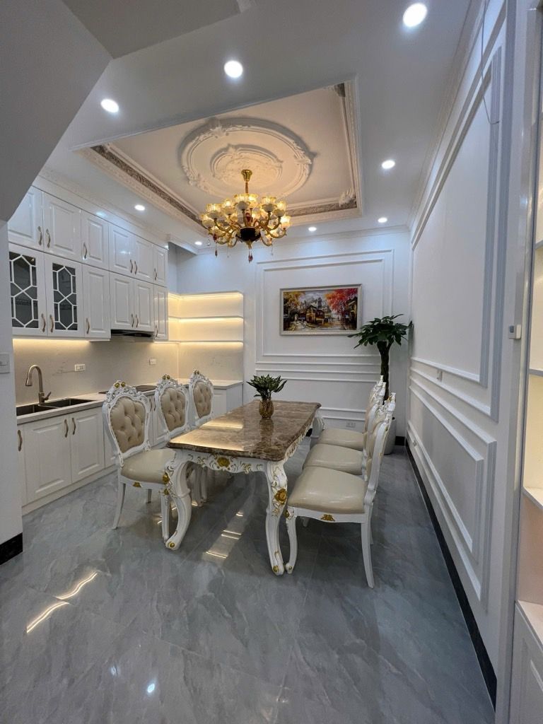 Bán nhà Thịnh Quang - diện tích 47m2 5 tầng - phân lô đẹp - giá 20,5 tỷ