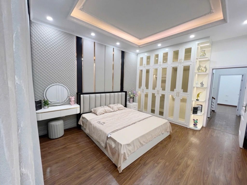 Bán nhà Thịnh Quang - diện tích 47m2 5 tầng - phân lô đẹp - giá 20,5 tỷ