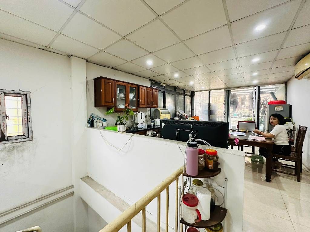 Bán nhà Hoàng Cầu - diện tích 52.2m2 4 tầng - Mặt phố kinh doanh - giá 11,6 tỷ