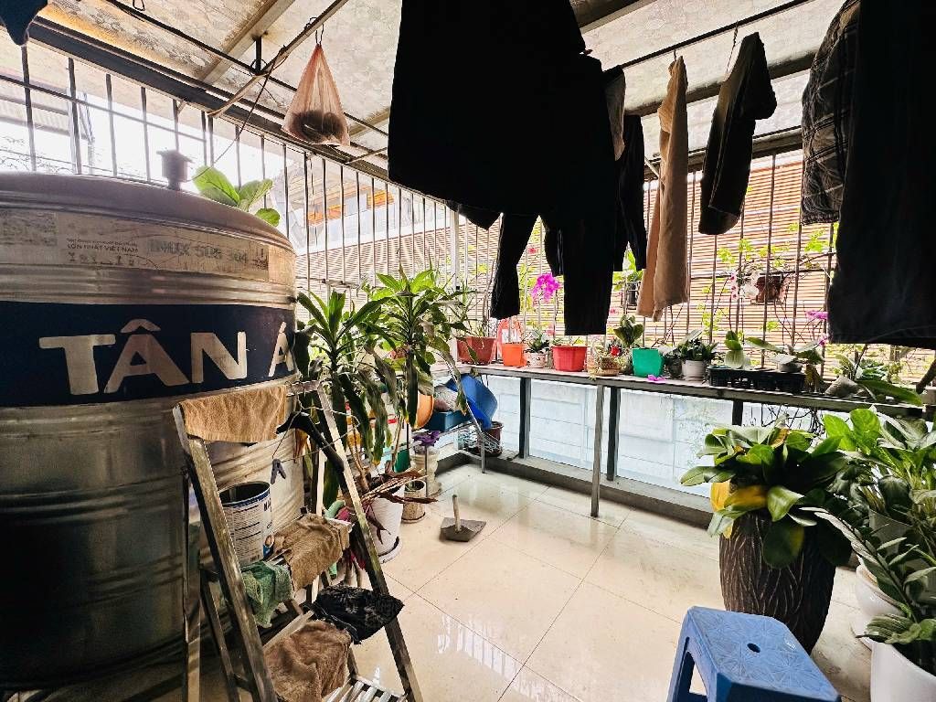 Bán nhà Hoàng Cầu - diện tích 52.2m2 4 tầng - Mặt phố kinh doanh - giá 11,6 tỷ