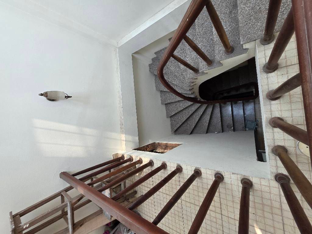 Bán nhà Hoàng Đạo Thành - diện tích 32.6m2 5 tầng - Nhà đẹp hiếm có - giá 15 tỷ