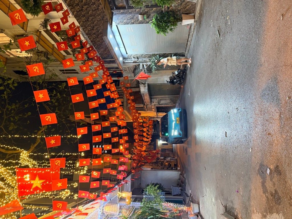 Bán nhà Tôn đức thắng - diện tích 35.7m2 5 tầng - ô tô tránh - giá 13,8 tỷ