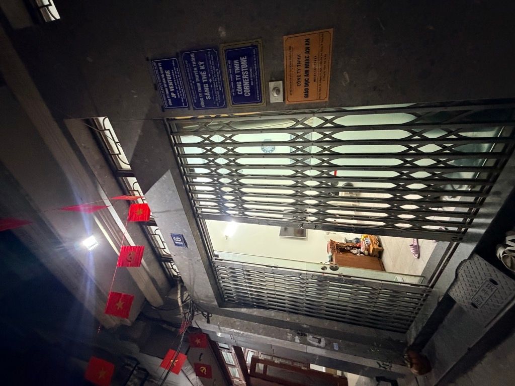 Bán nhà Tôn đức thắng - diện tích 35.7m2 5 tầng - ô tô tránh - giá 13,8 tỷ