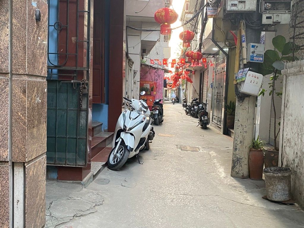 Bán nhà Tam Trinh - diện tích 109m2 6 tầng - Ngõ thông, kinh doanh sầm uất - giá 18,5 tỷ