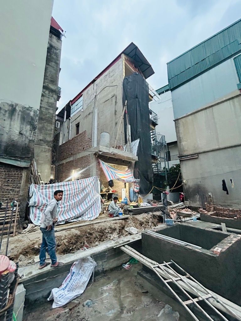 Bán nhà Nguyễn Khoái - diện tích 42.9m2 5 tầng - thang máy, gần ô tô - giá 8,9 tỷ