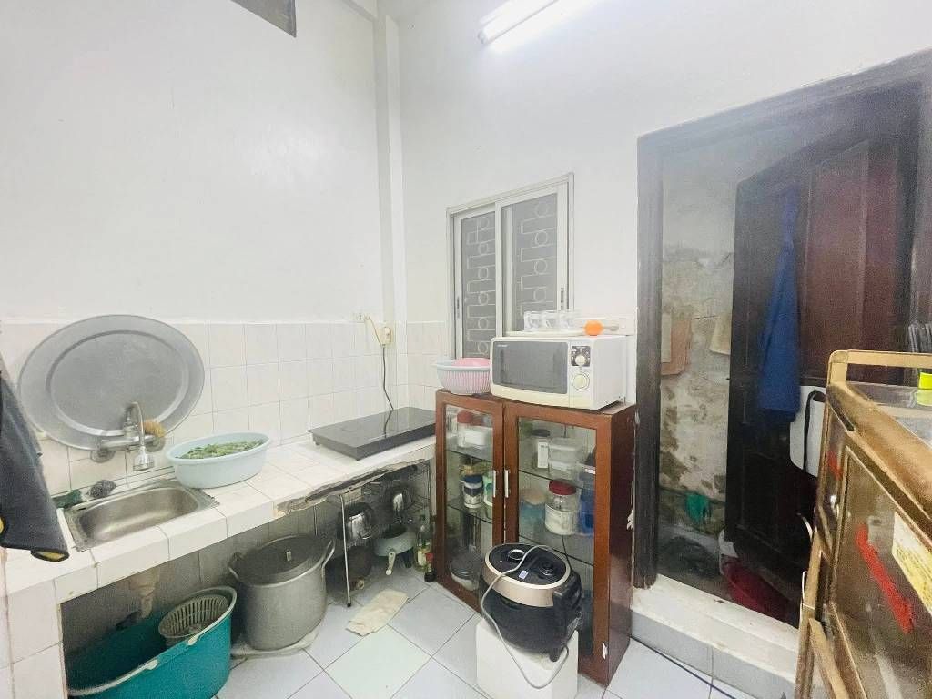 Bán nhà Đường Láng - diện tích 30m2 3 tầng - Nhà dân xây - giá 10,8 tỷ