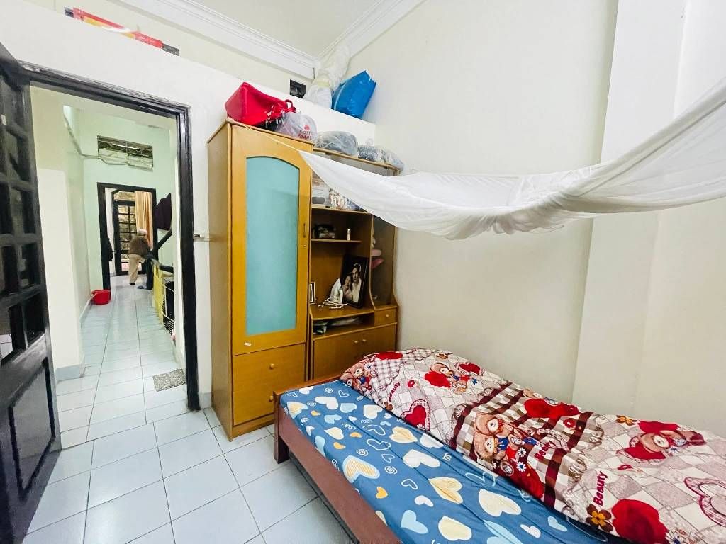 Bán nhà Đường Láng - diện tích 30m2 3 tầng - Nhà dân xây - giá 10,8 tỷ