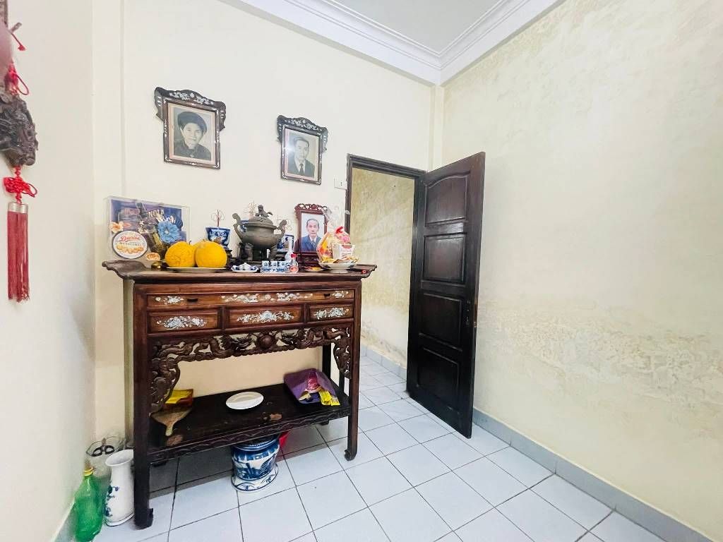 Bán nhà Đường Láng - diện tích 30m2 3 tầng - Nhà dân xây - giá 10,8 tỷ