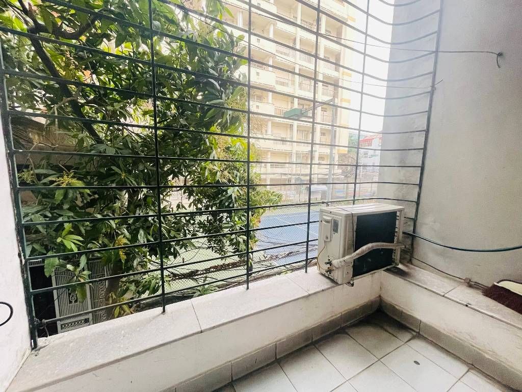 Bán nhà Đường Láng - diện tích 30m2 3 tầng - Nhà dân xây - giá 10,8 tỷ