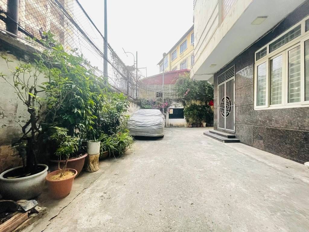 Bán nhà Đường Láng - diện tích 30m2 3 tầng - Nhà dân xây - giá 10,8 tỷ