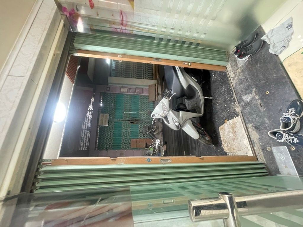 Bán nhà Bùi Ngọc Dương - diện tích 41m2 1 tầng - Ô TÔ ĐỖ CỬA KINH DOANH BUÔN BÁN - giá 4,6 tỷ