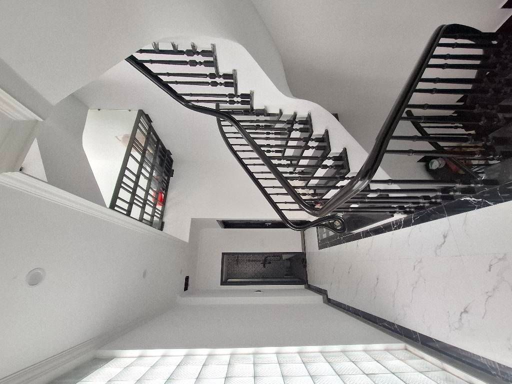 Bán nhà Định Công Thượng - diện tích 58m2 5 tầng - Ngõ 5 tạ vào tận cửa - giá 13,9 tỷ