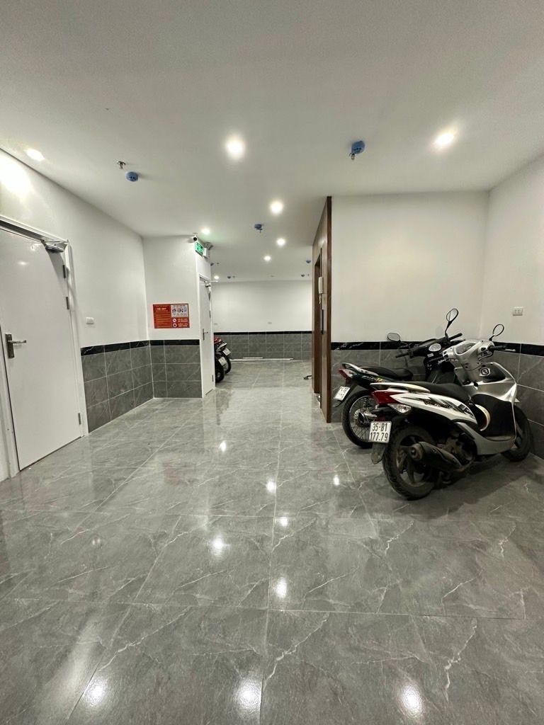 Bán nhà Lương Khánh Thiện - diện tích 64m2 7 tầng - ô tô vào trong nhà - giá 19,7 tỷ