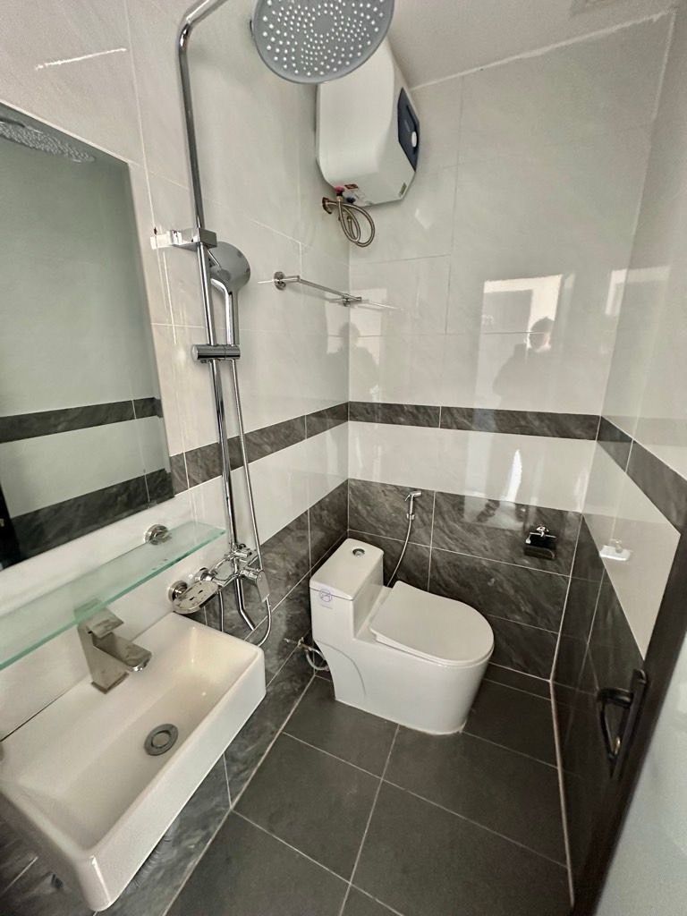 Bán nhà Lương Khánh Thiện - diện tích 64m2 7 tầng - ô tô vào trong nhà - giá 19,7 tỷ