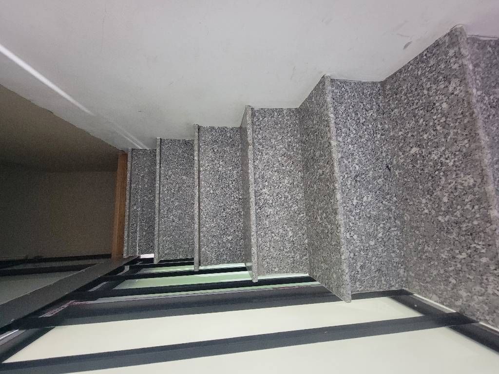 Bán nhà Trần Khát Chân - diện tích 8,3m2 3 tầng - Lô góc 3 mặt thoáng - giá 1,65 tỷ