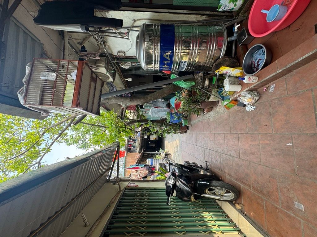 Bán nhà Vũ Hữu - diện tích 40m2 2 tầng - Sát phố - giá 1,3 tỷ