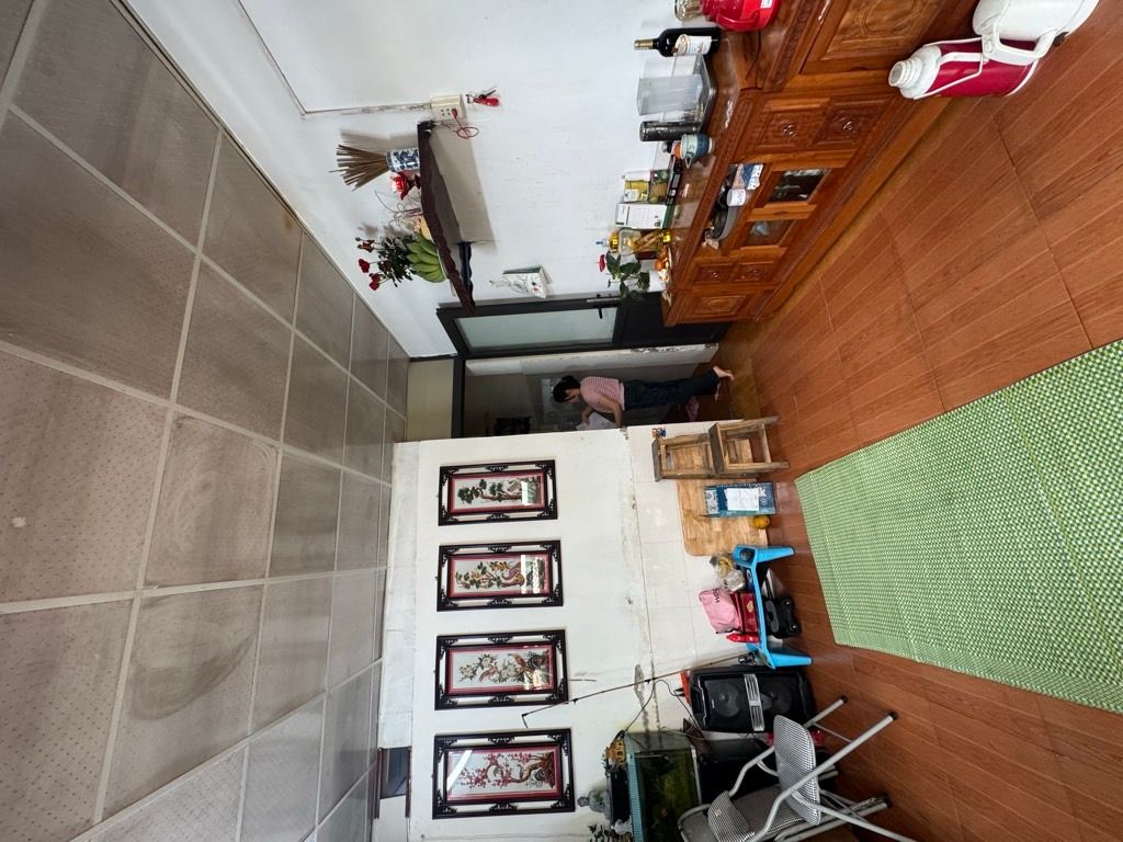 Bán nhà Vũ Hữu - diện tích 40m2 2 tầng - Sát phố - giá 1,3 tỷ