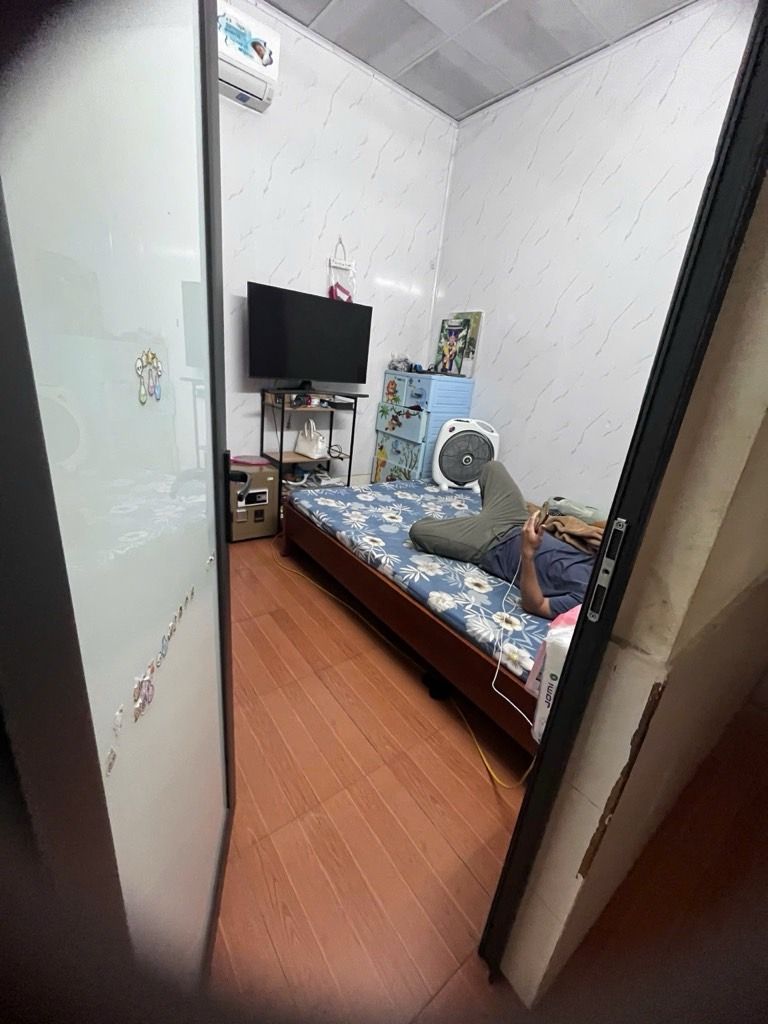 Bán nhà Vũ Hữu - diện tích 40m2 2 tầng - Sát phố - giá 1,3 tỷ