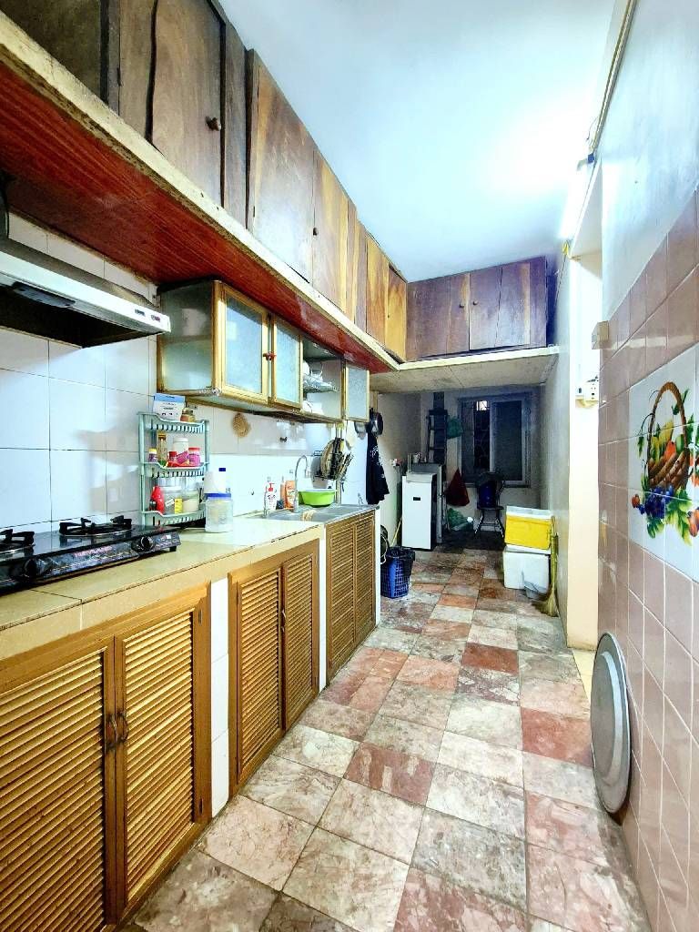 Bán nhà Bùi Ngọc Dương - diện tích 65m2 4 tầng - Căn hộ tập thể tầng 4 - giá 6,5 tỷ