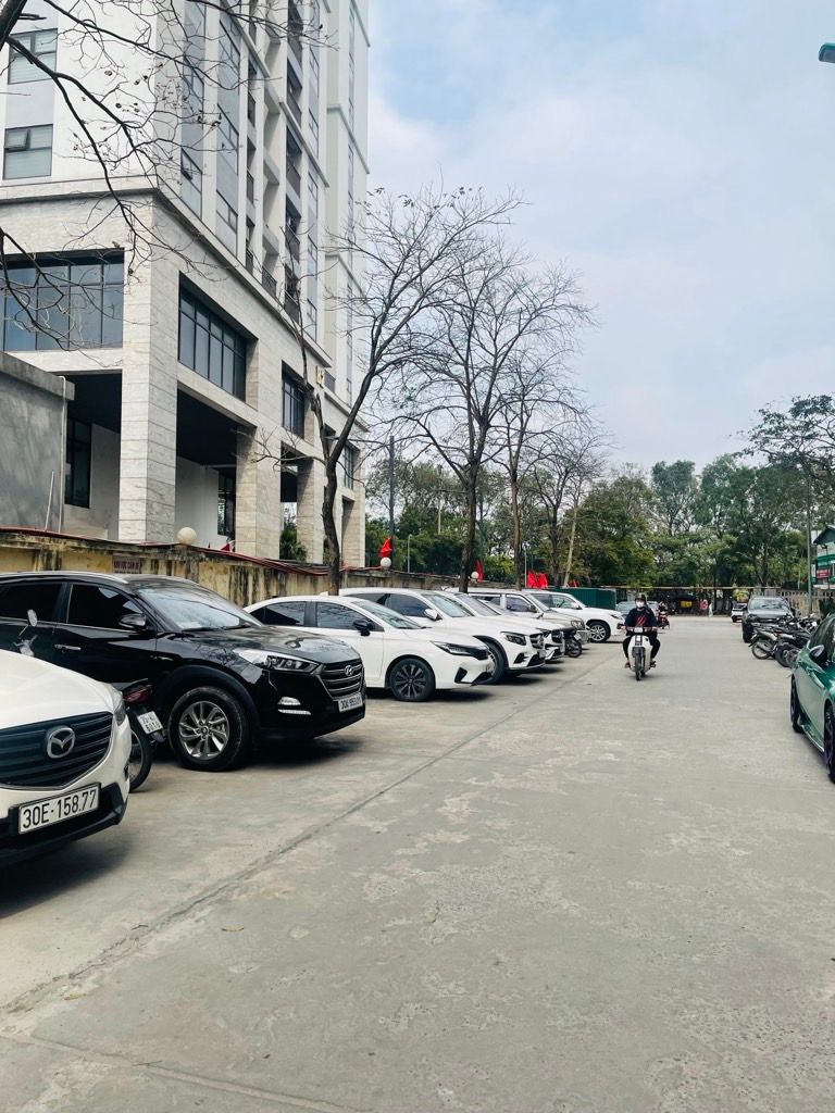 Bán nhà Trần Thủ Độ - diện tích 124.7m2 1 tầng - lô góc 3 ban công - giá 9,08 tỷ