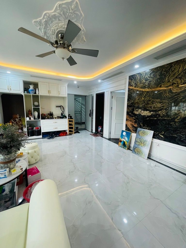 Bán nhà Trần Thủ Độ - diện tích 124.7m2 1 tầng - lô góc 3 ban công - giá 9,08 tỷ