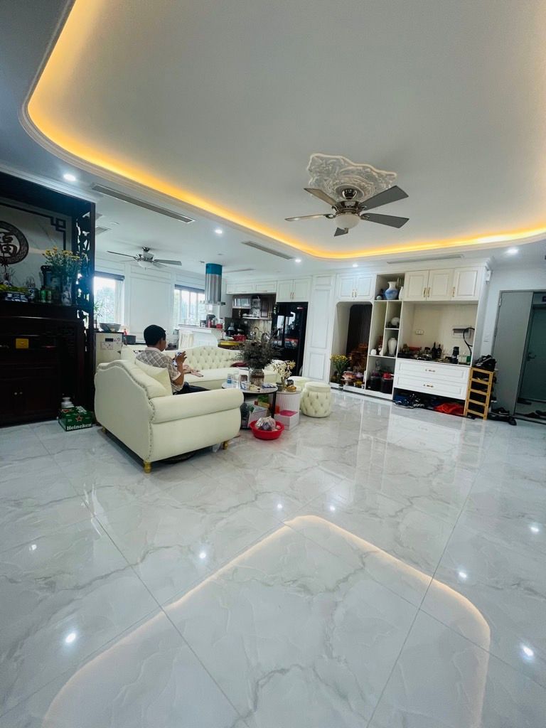 Bán nhà Trần Thủ Độ - diện tích 124.7m2 1 tầng - lô góc 3 ban công - giá 9,08 tỷ