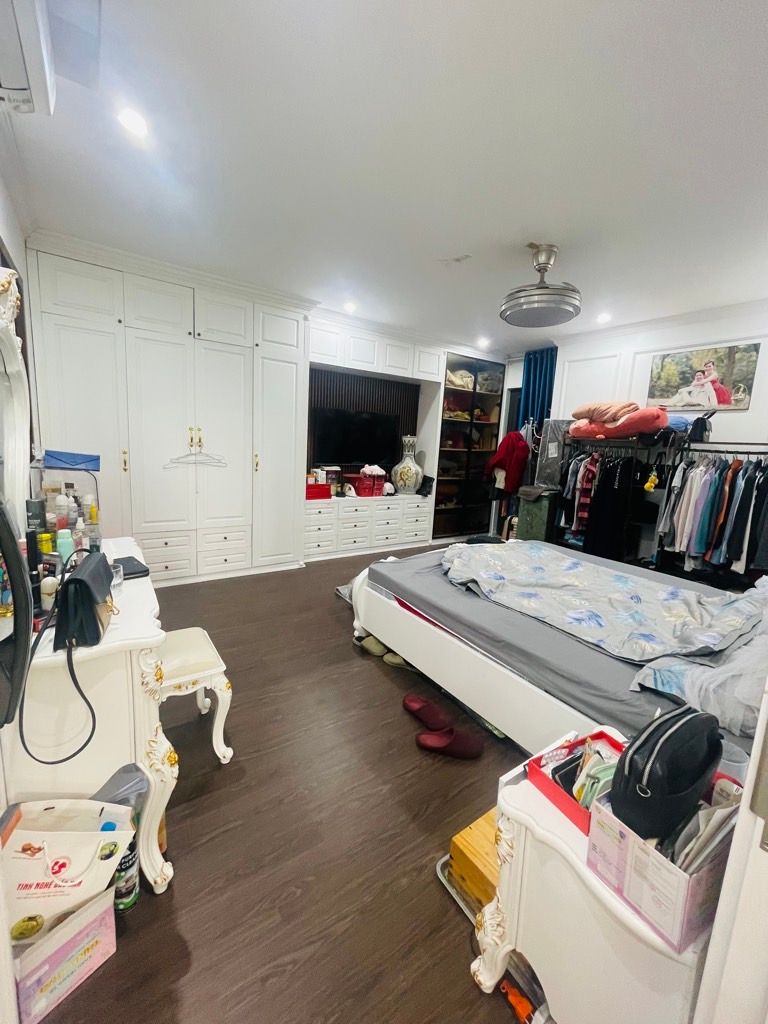 Bán nhà Trần Thủ Độ - diện tích 124.7m2 1 tầng - lô góc 3 ban công - giá 9,08 tỷ