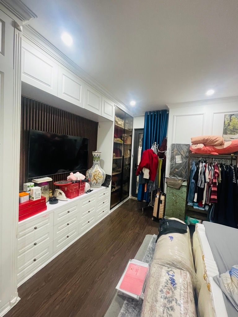 Bán nhà Trần Thủ Độ - diện tích 124.7m2 1 tầng - lô góc 3 ban công - giá 9,08 tỷ