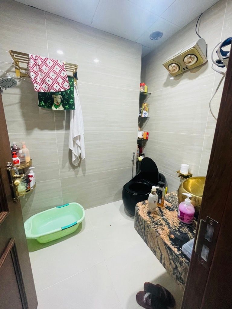 Bán nhà Trần Thủ Độ - diện tích 124.7m2 1 tầng - lô góc 3 ban công - giá 9,08 tỷ