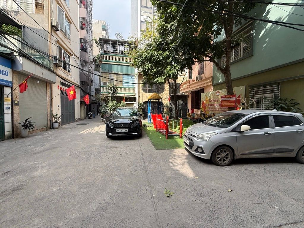 Bán nhà Vương Thừa Vũ - diện tích 54m2 4 tầng - ô tô tránh - giá 13,8 tỷ