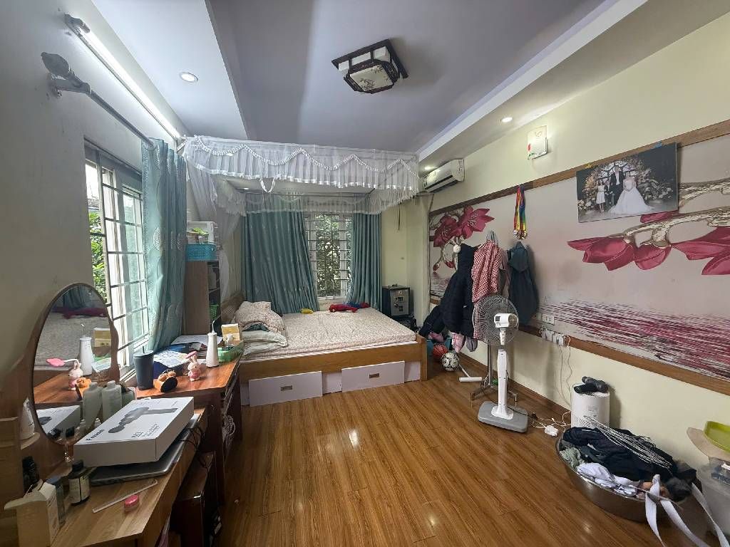 Bán nhà Thanh Lân - diện tích 31.8m2 4 tầng - Ngõ ba gác - giá 5,6 tỷ