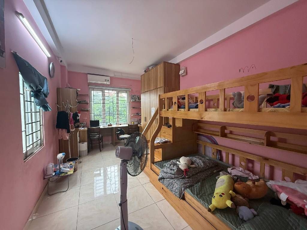 Bán nhà Thanh Lân - diện tích 31.8m2 4 tầng - Ngõ ba gác - giá 5,6 tỷ