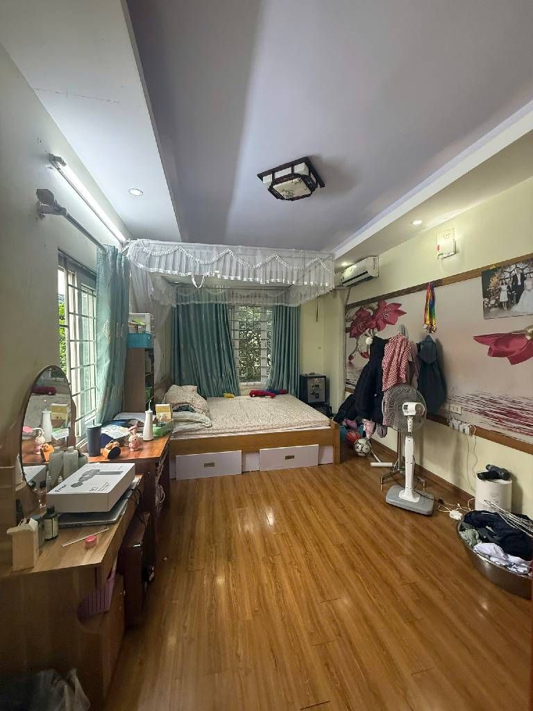 Bán nhà Thanh Lân - diện tích 31.8m2 4 tầng - Ngõ ba gác - giá 5,6 tỷ