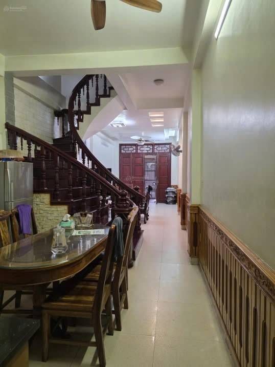 Bán nhà Giải Phóng - diện tích 61m2 6 tầng - ngõ ô tô tránh - giá 18,2 tỷ