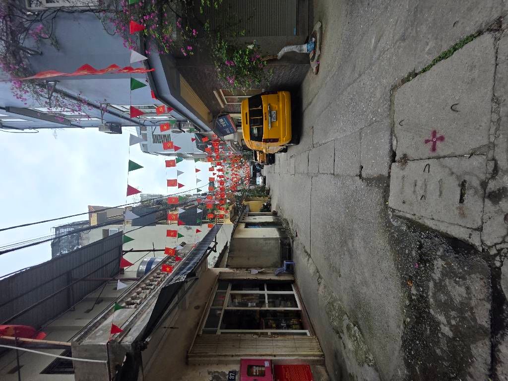 Bán nhà Giải Phóng - diện tích 61m2 6 tầng - ngõ ô tô tránh - giá 18,2 tỷ