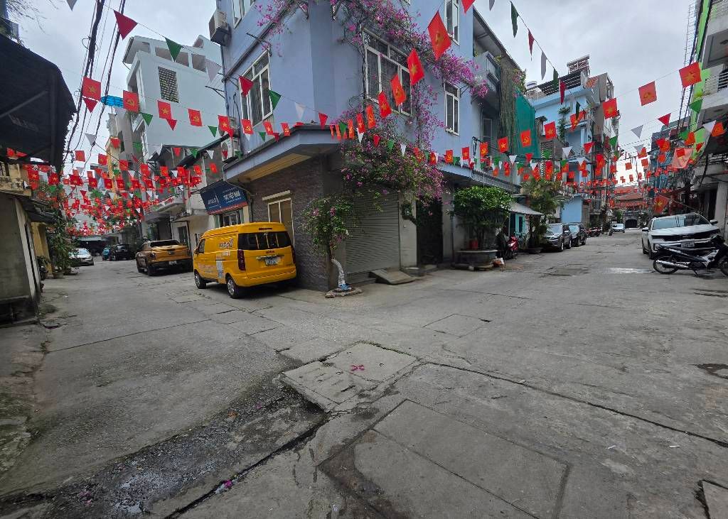 Bán nhà Giải Phóng - diện tích 61m2 6 tầng - ngõ ô tô tránh - giá 18,2 tỷ