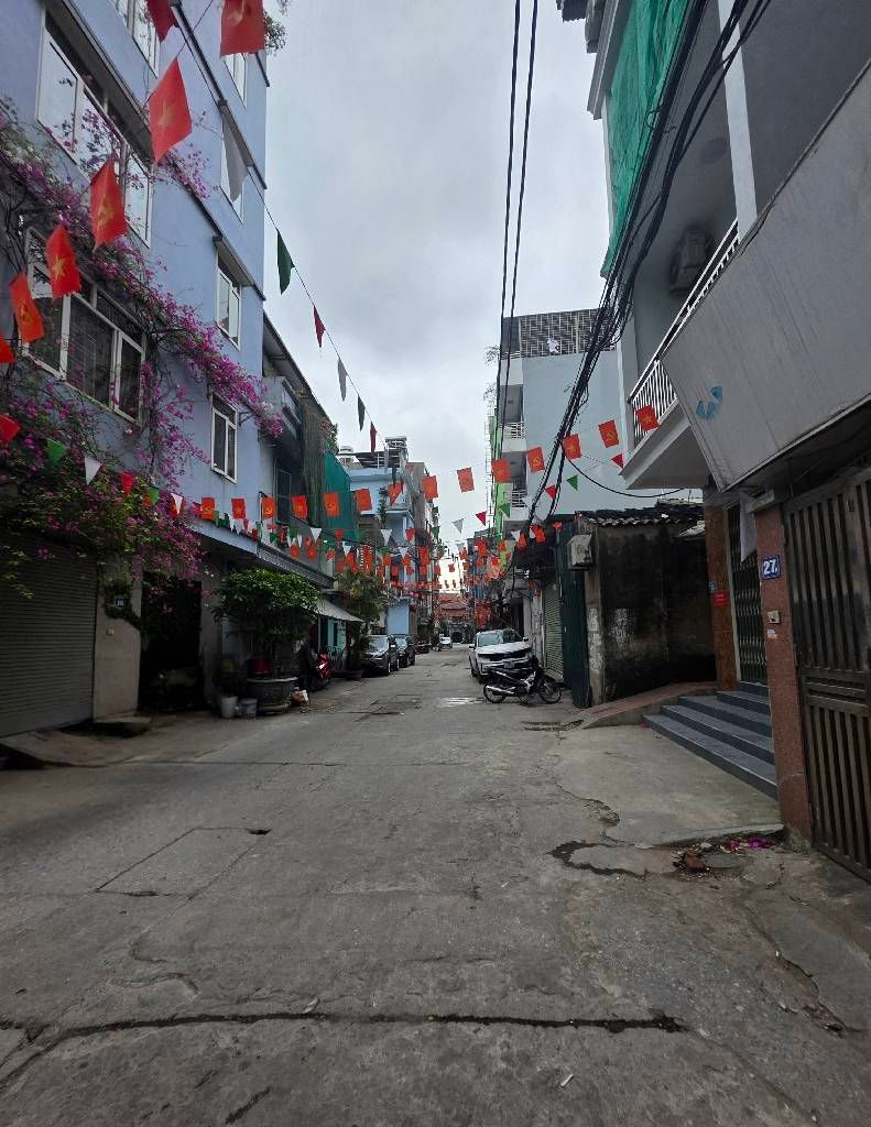 Bán nhà Giải Phóng - diện tích 61m2 6 tầng - ngõ ô tô tránh - giá 18,2 tỷ