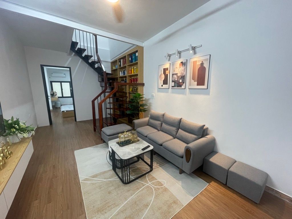 Bán nhà Số 7 Huỳnh Thúc Kháng - diện tích 21,9m2 2 tầng - Nhà đẹp như tranh - giá 5,6 tỷ