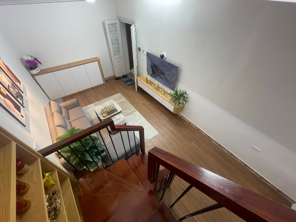 Bán nhà Số 7 Huỳnh Thúc Kháng - diện tích 21,9m2 2 tầng - Nhà đẹp như tranh - giá 5,6 tỷ