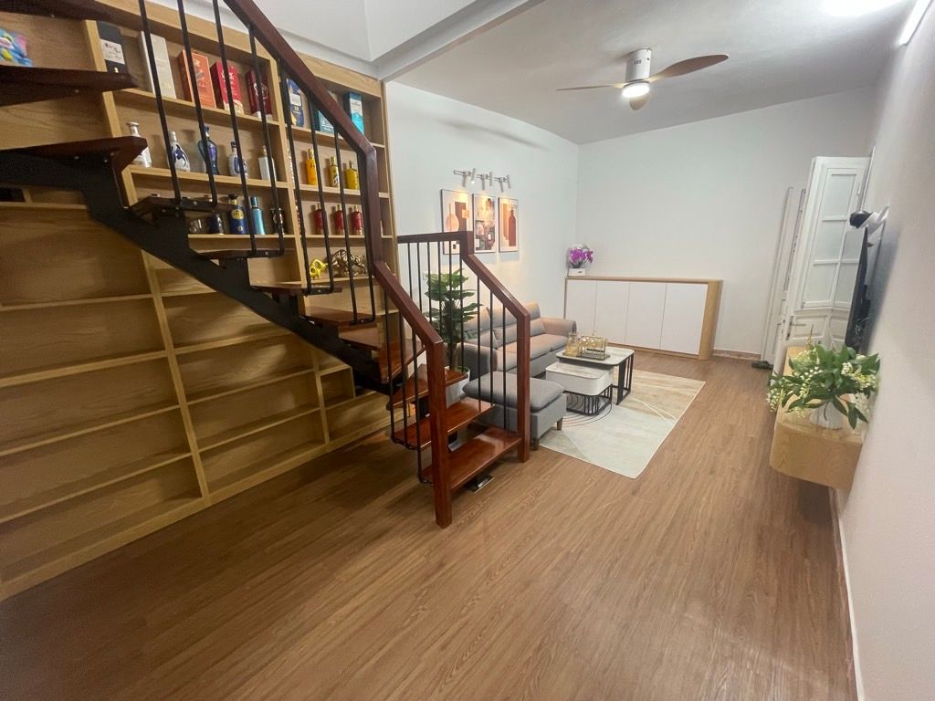 Bán nhà Số 7 Huỳnh Thúc Kháng - diện tích 21,9m2 2 tầng - Nhà đẹp như tranh - giá 5,6 tỷ