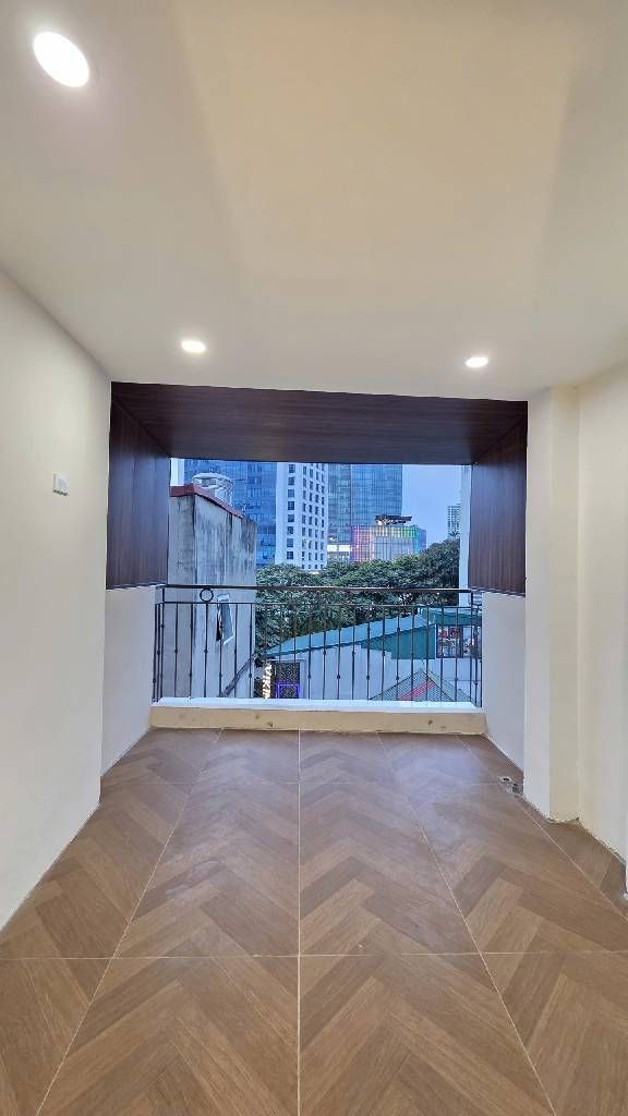 Bán nhà Nguyễn Chí Thanh - diện tích 11,7m2 6 tầng - Ô tô có thể dừng đỗ ngày đêm - giá 6,9 tỷ