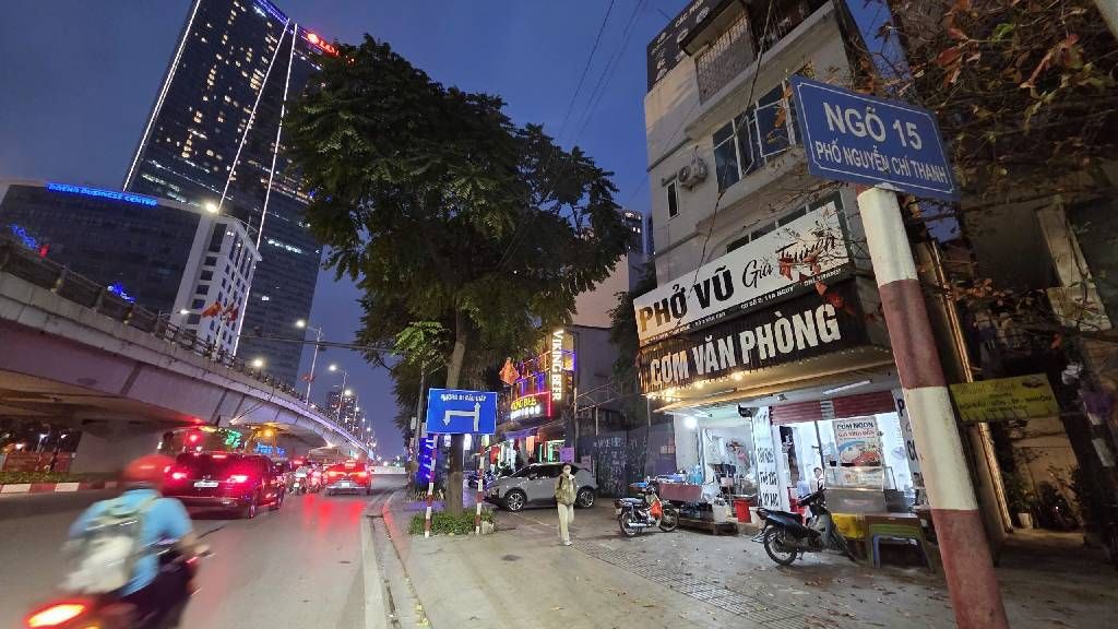 Bán nhà Nguyễn Chí Thanh - diện tích 11,7m2 6 tầng - Ô tô có thể dừng đỗ ngày đêm - giá 6,9 tỷ