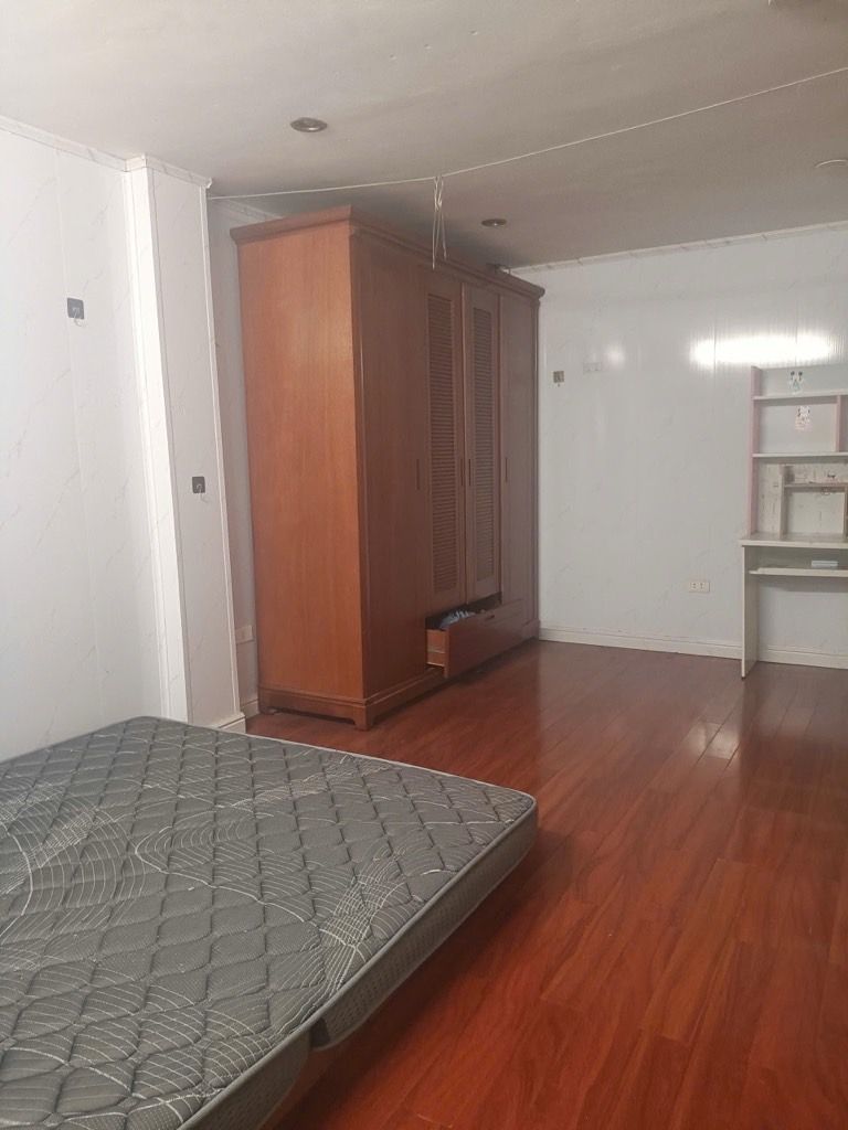 Bán nhà Định Công Thượng - diện tích 43m2 2 tầng - ô tô tránh - giá 2,1 tỷ