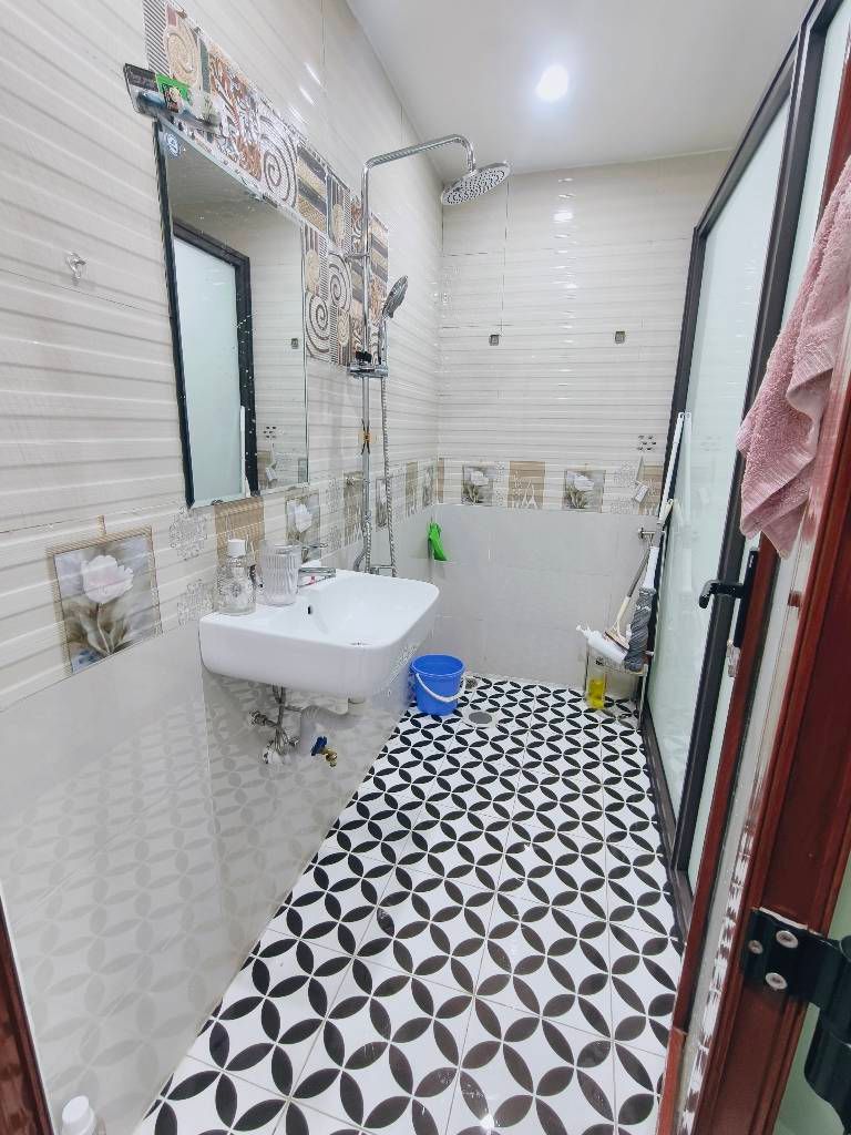 Bán nhà Nguyễn Khoái - diện tích 38.1m2 1 tầng - Ô tô đỗ cầu thang - giá 6,4 tỷ